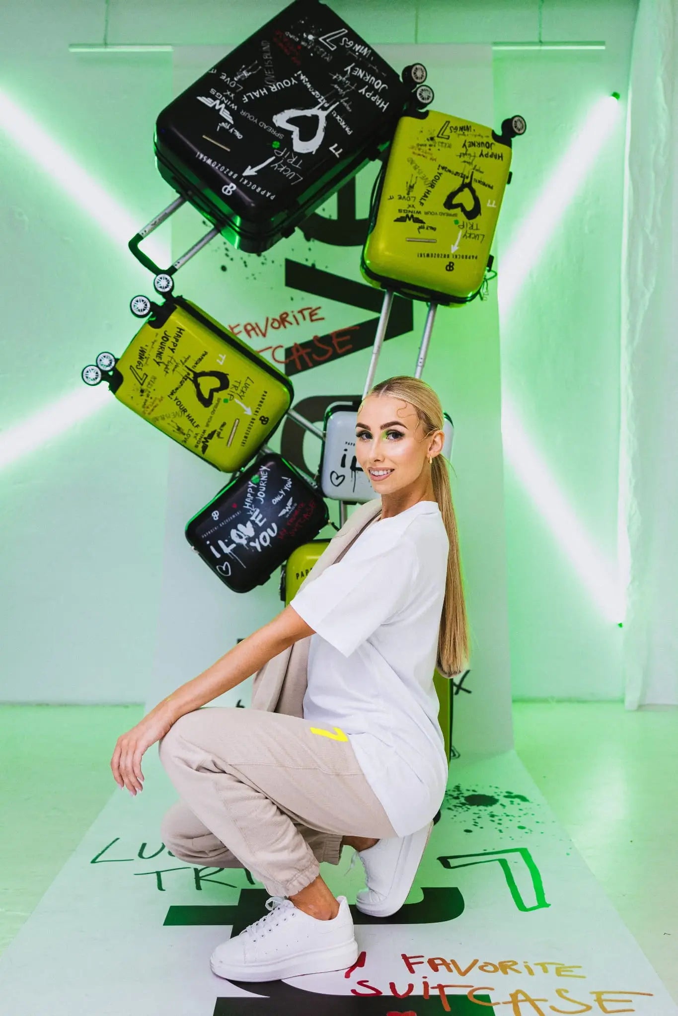 T-shirt OVERSIZE z haftem “7” Wings x Paprocki & Brzozowski UNISEX WINGS X PAPROCKI BRZOZOWSKI