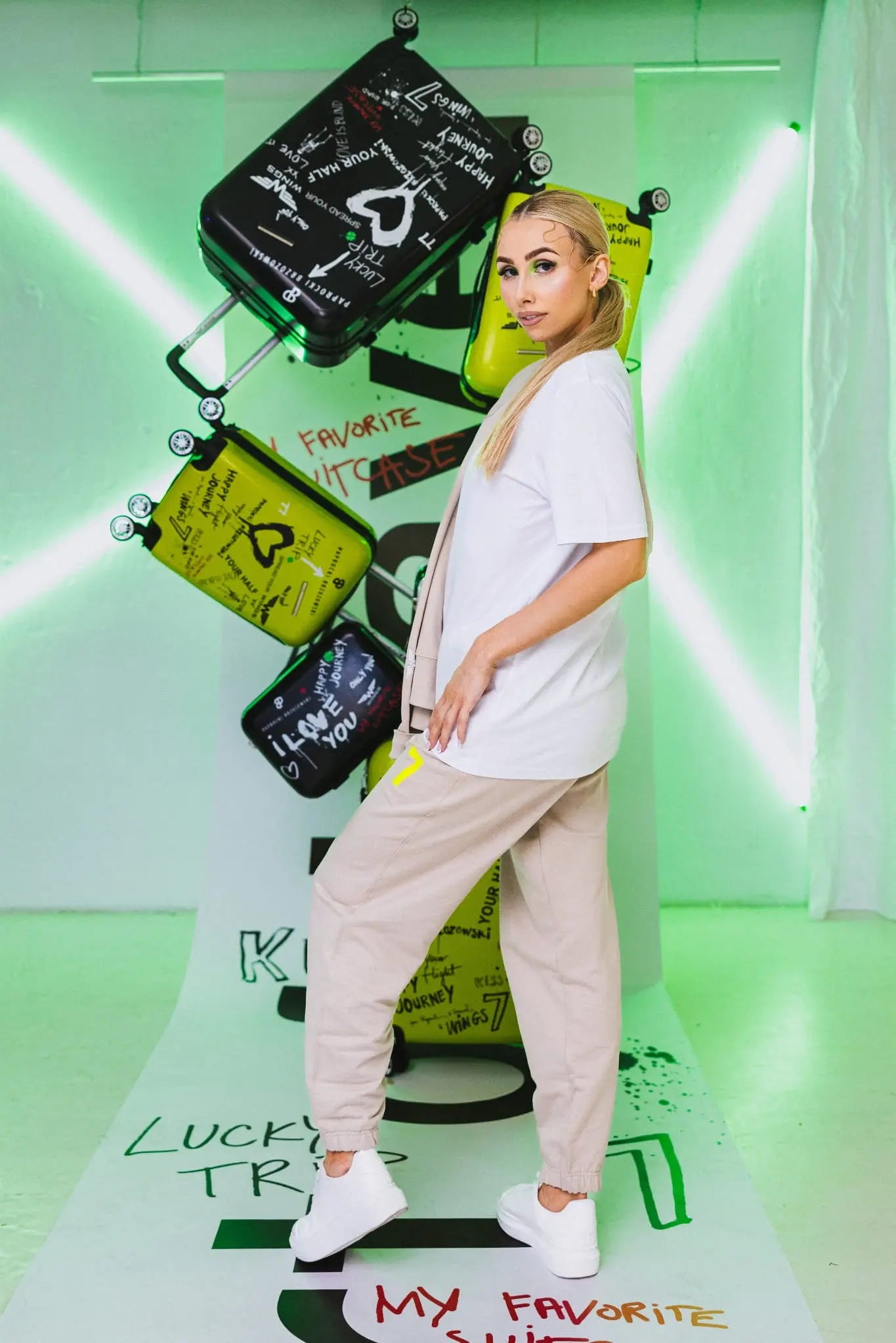 Beżowe Dresy OVERSIZE z haftem “7” Wings x Paprocki & Brzozowski UNISEX WINGS X PAPROCKI BRZOZOWSKI