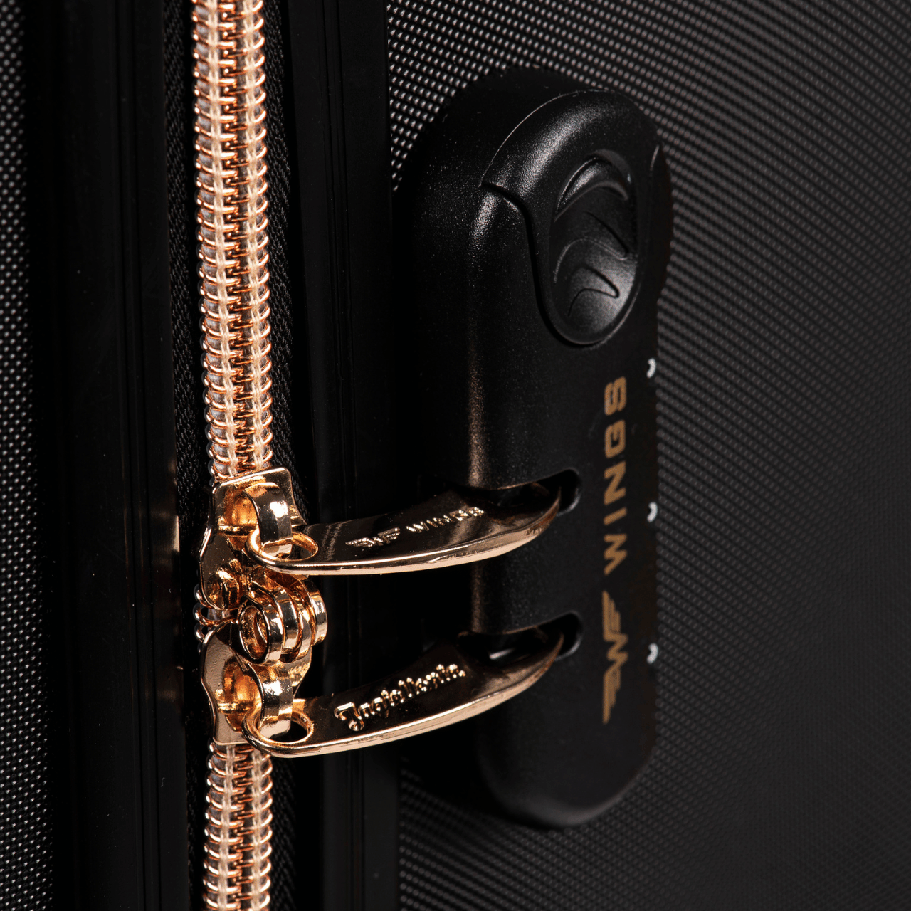 Кабинен куфар Wings x Jagiellonia 20" ЧЕРЕН