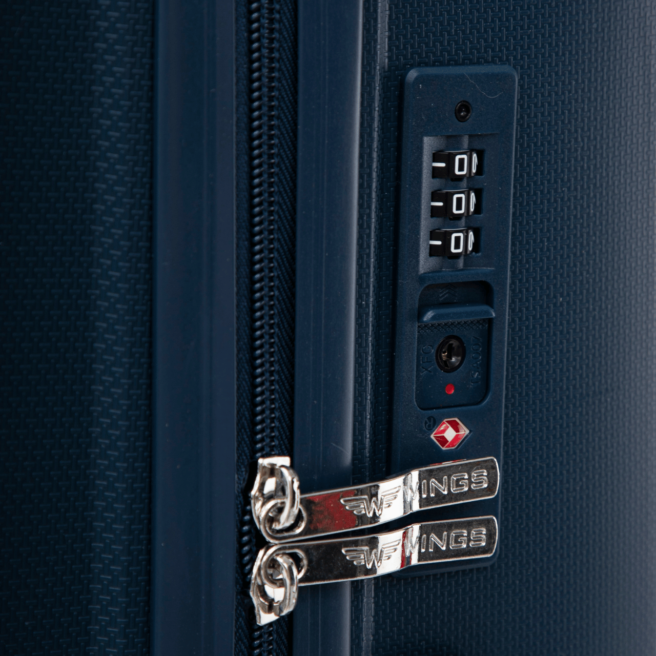 Кабинен куфар Wings COCKATIEL полипропилен 20" СИН