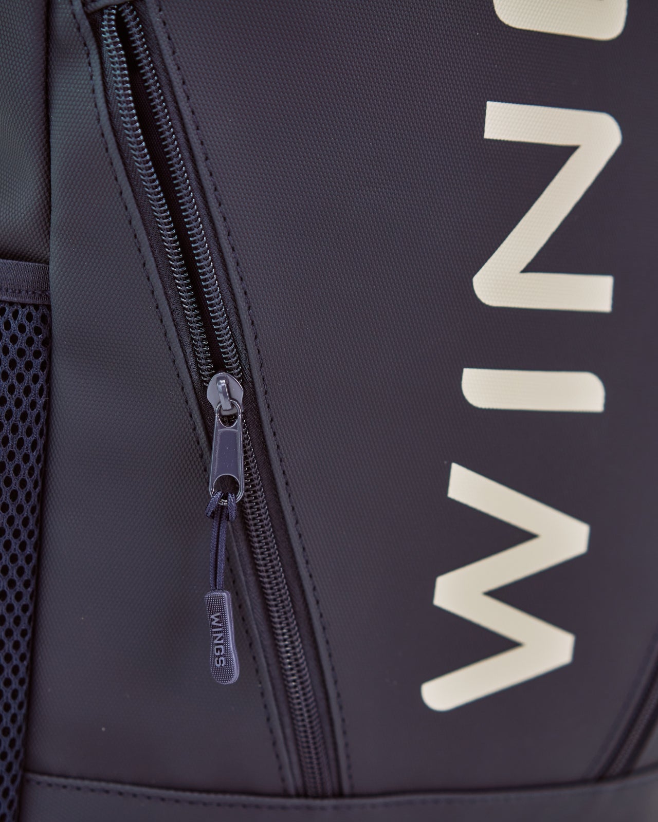 Mládežnický školní batoh WINGS 23 l na 17palcový notebook s bočními kapsami, námořnická modrá