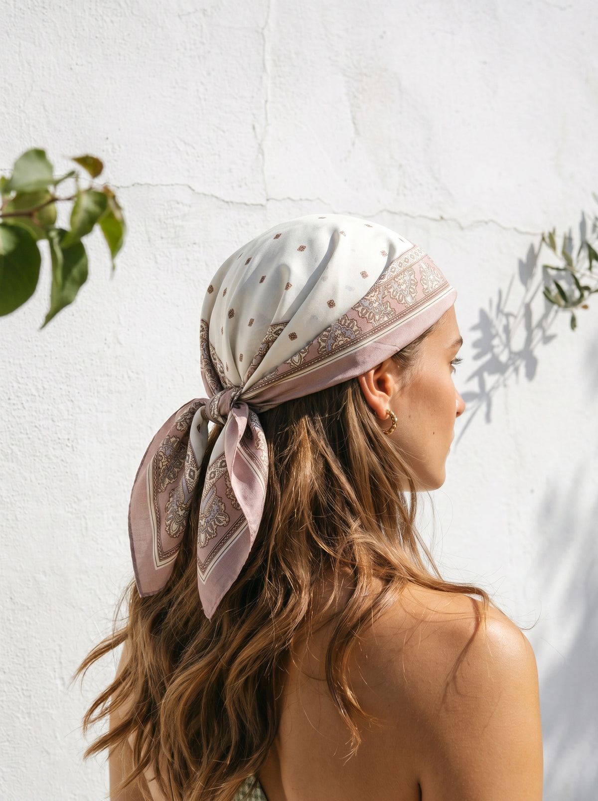 Дамски шал WINGS бежов 90x90 см елегантен ориенталски мотив