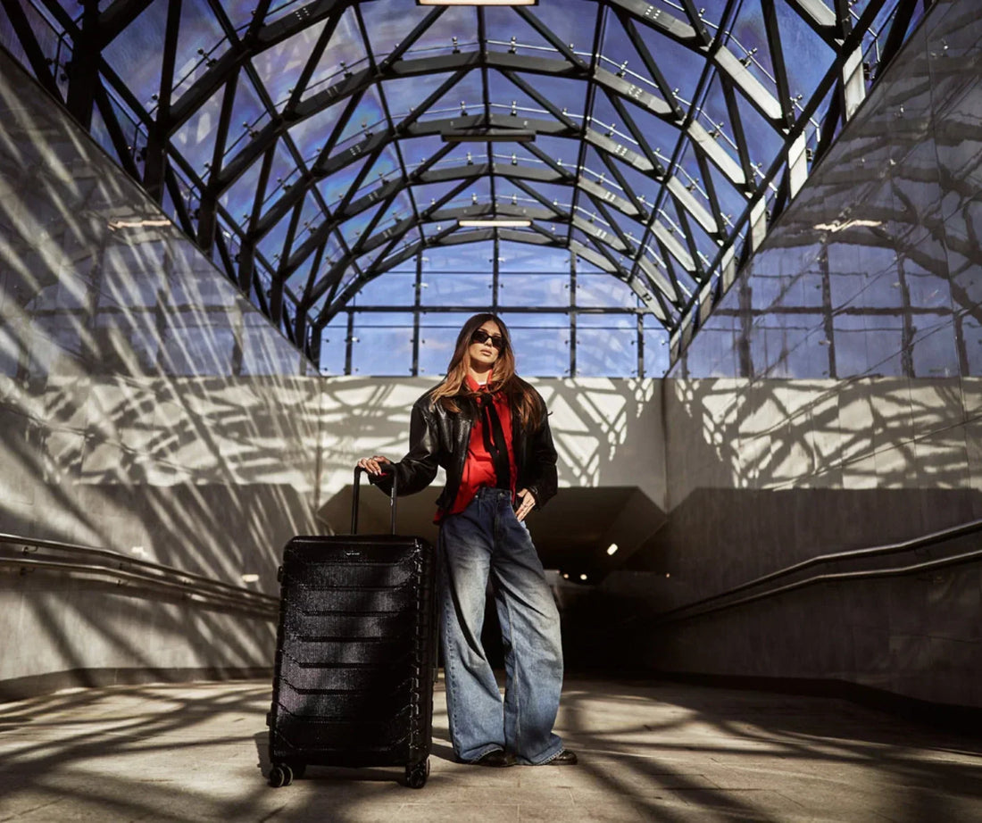 Bagaż rejestrowany – jaka walizka najlepiej znosi lotnisko i transport?