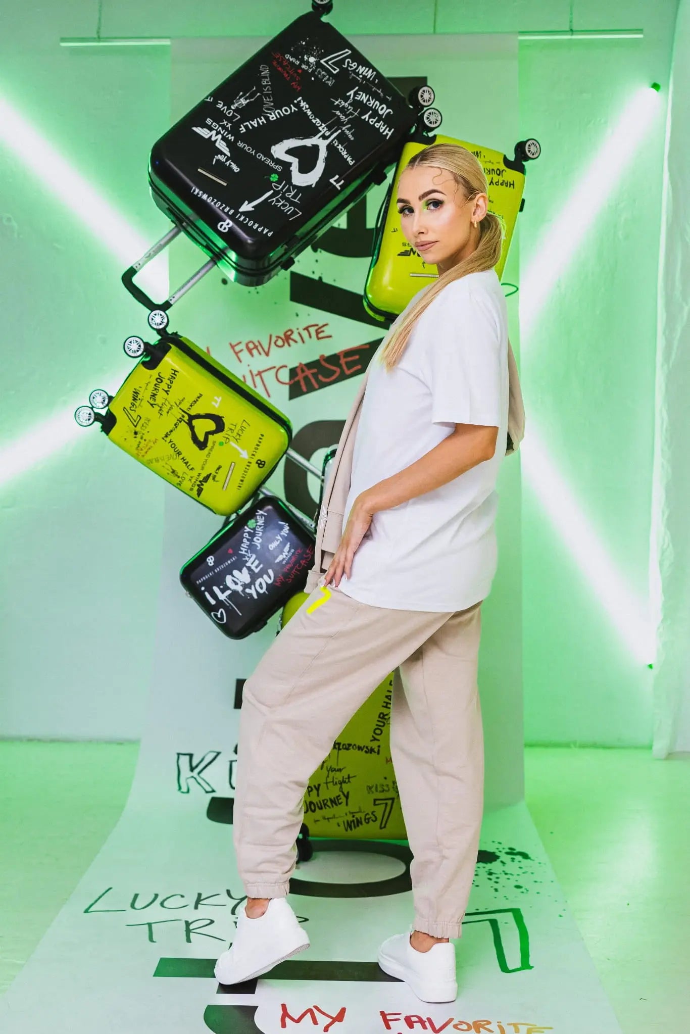 T-shirt OVERSIZE z haftem “7” Wings x Paprocki & Brzozowski UNISEX WINGS X PAPROCKI BRZOZOWSKI
