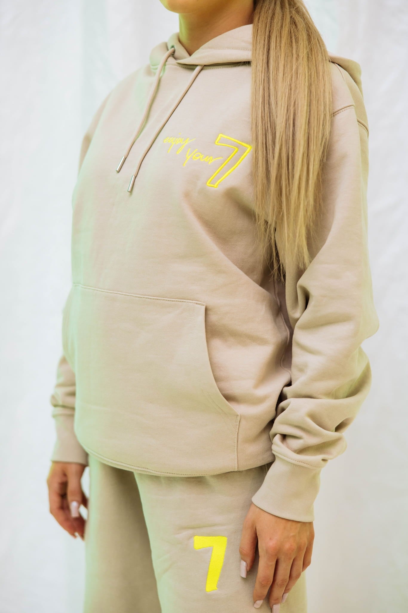 Beige Oversize-Sweatshirt mit Wings x Paprocki & Brzozowski Stickerei Unisex