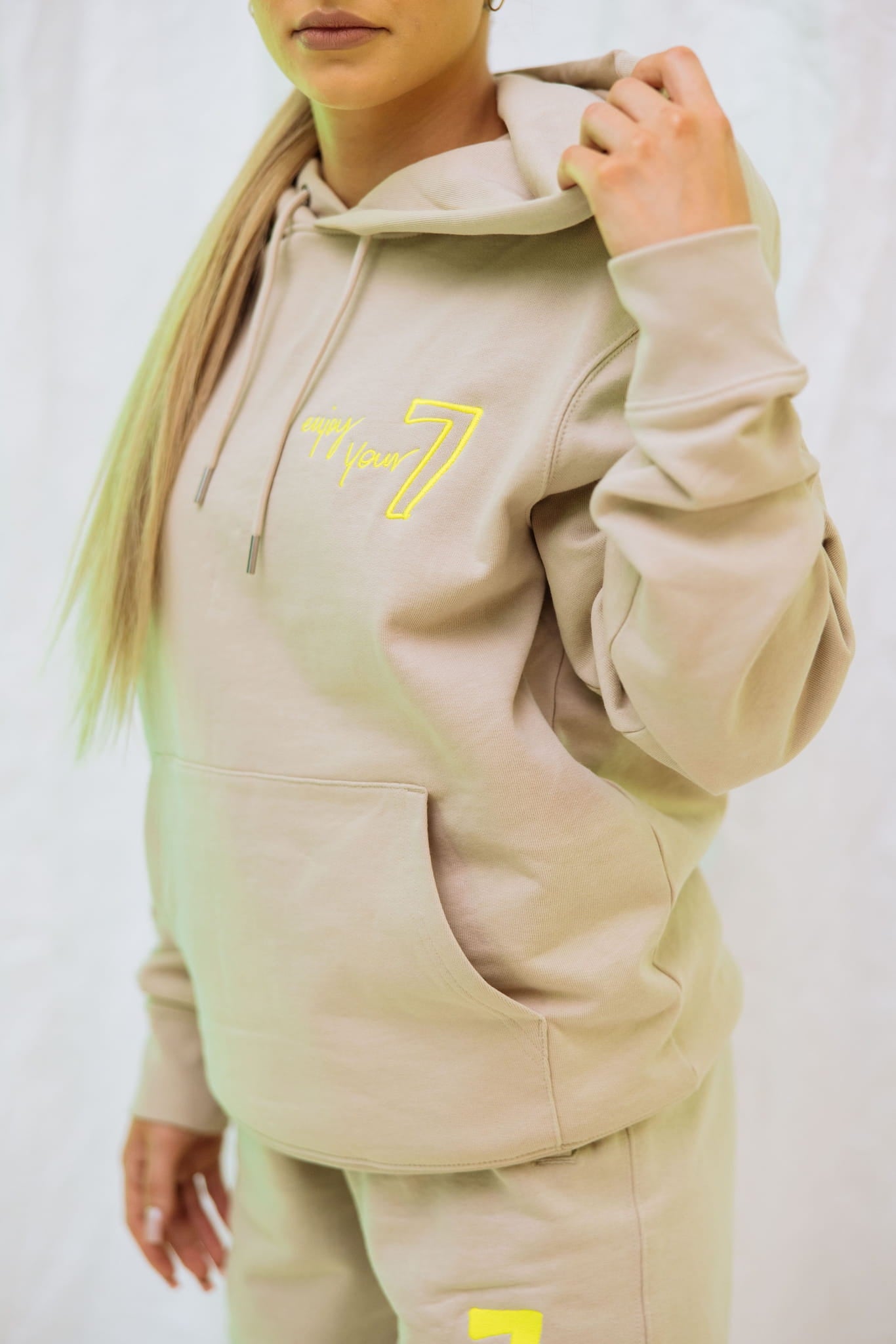 Beige Oversize-Sweatshirt mit Wings x Paprocki & Brzozowski Stickerei Unisex