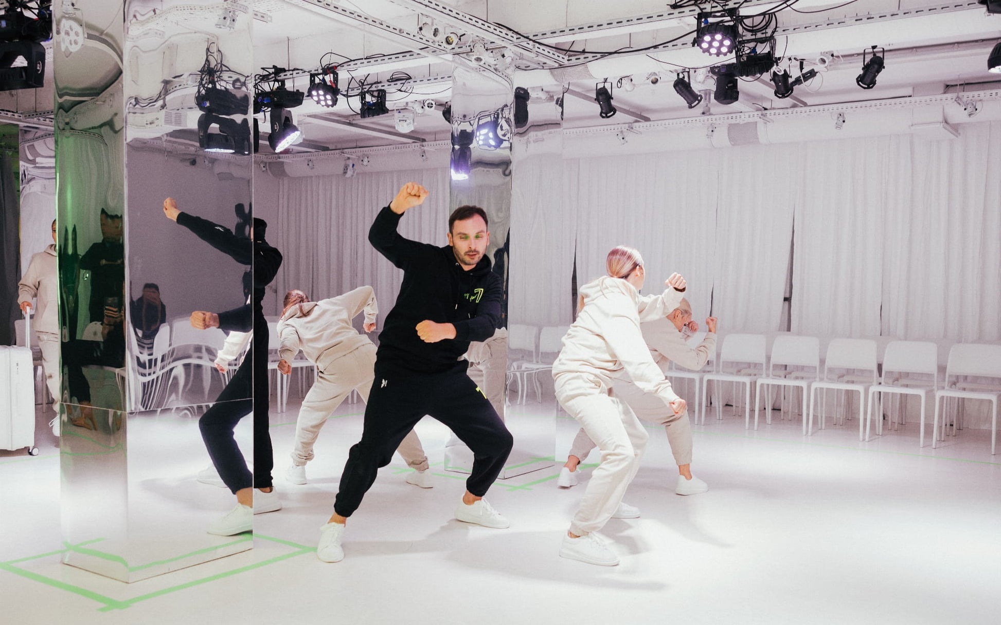 Black sweatshirt OVERSIZE with embroidery Wings x Paprocki & Brzozowski UNISEX