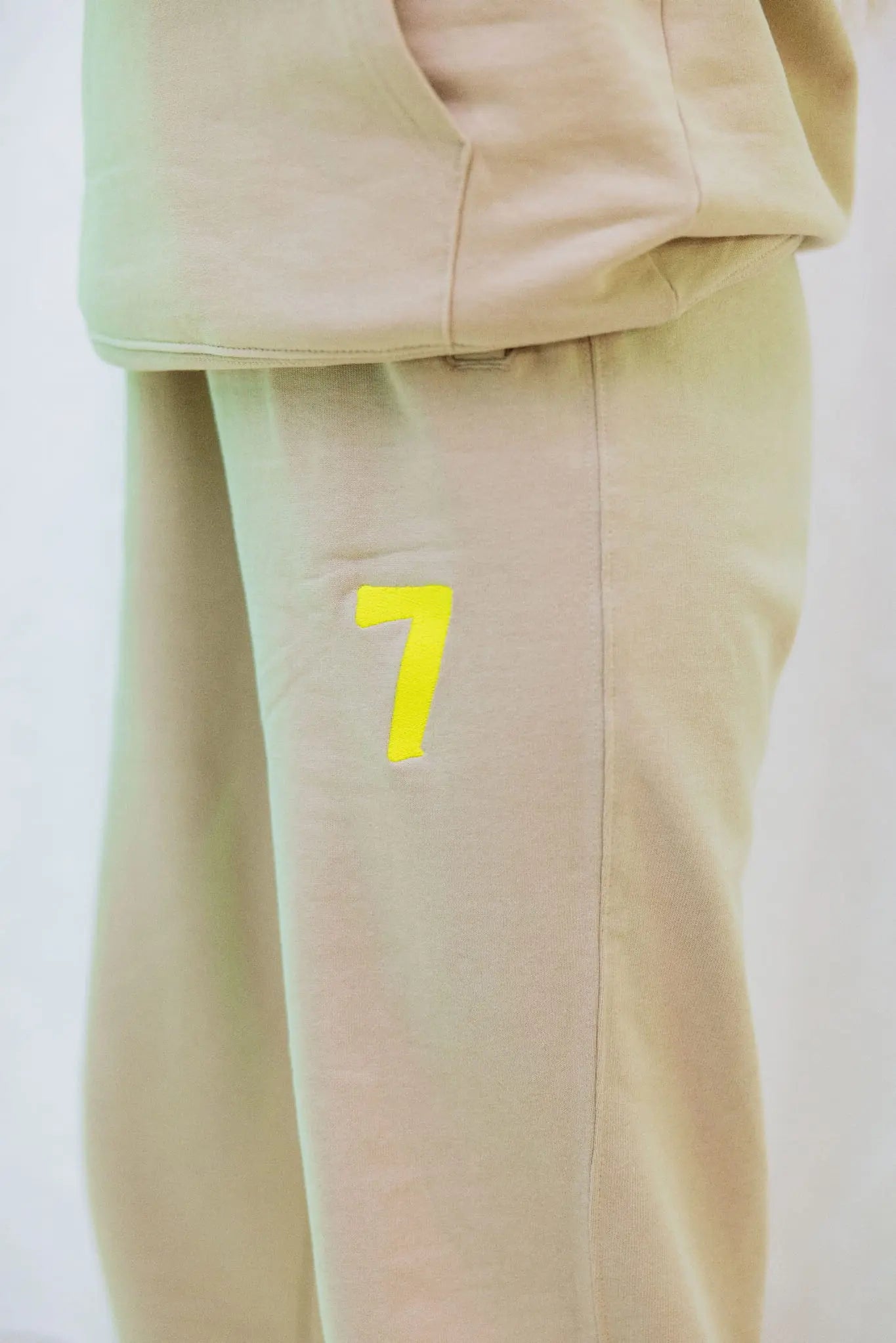 Beżowe Dresy OVERSIZE z haftem “7” Wings x Paprocki & Brzozowski UNISEX WINGS X PAPROCKI BRZOZOWSKI