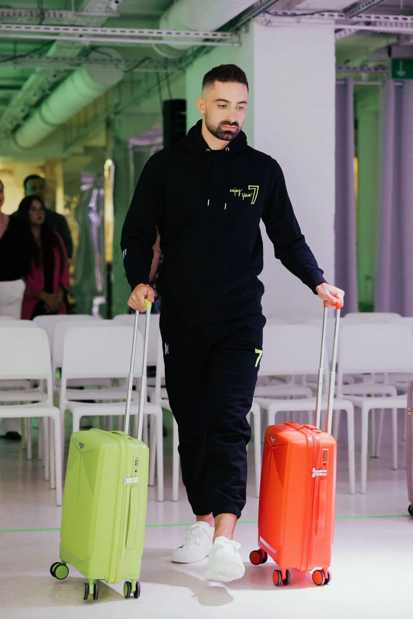 Czarne Dresy OVERSIZE z haftem “7” Wings x Paprocki & Brzozowski UNISEX WINGS X PAPROCKI BRZOZOWSKI