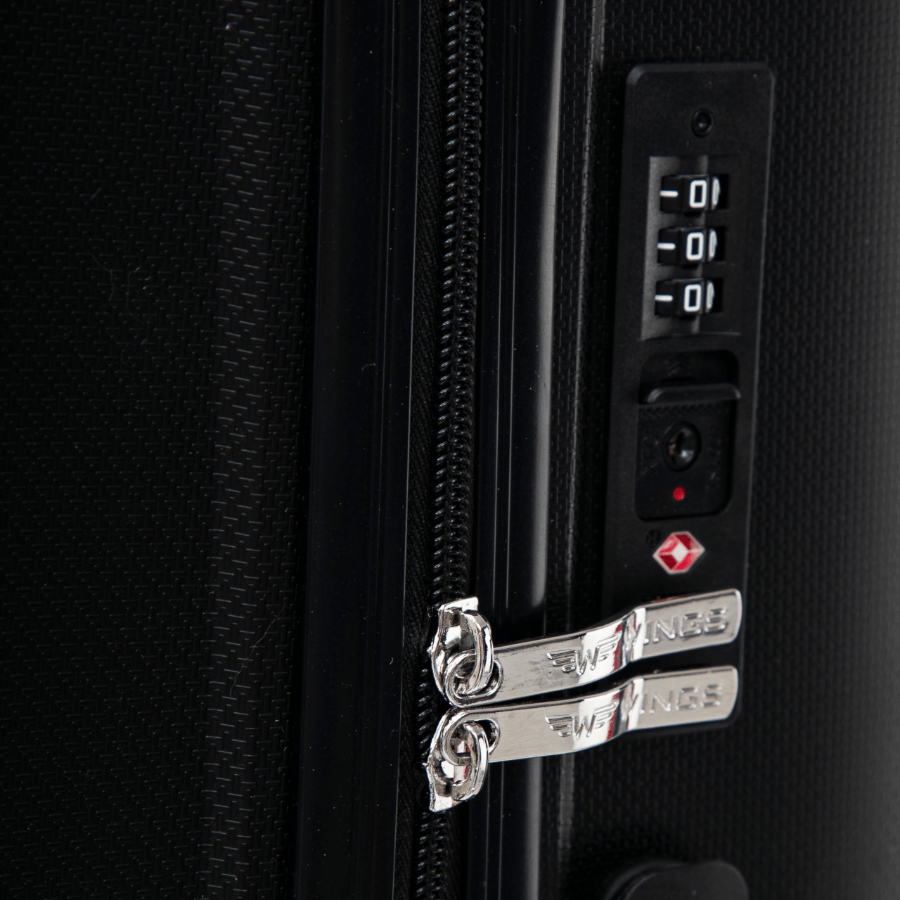 Kabínový kufor Wings COCKATIEL z polypropylénu 20" ČIERNY