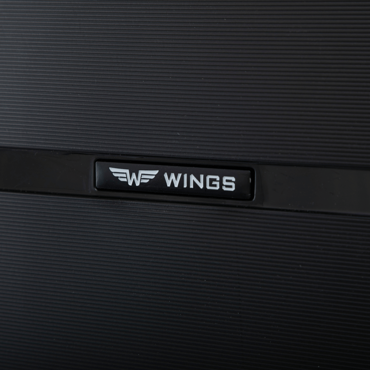 Stredný kufor Wings HAWFINCH polypropylén 24" ČIERNA