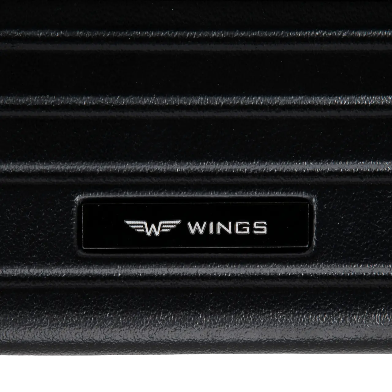 Walizka średnia Wings x Jagiellonia 24"BLACK WINGS x JAGIELLONIA