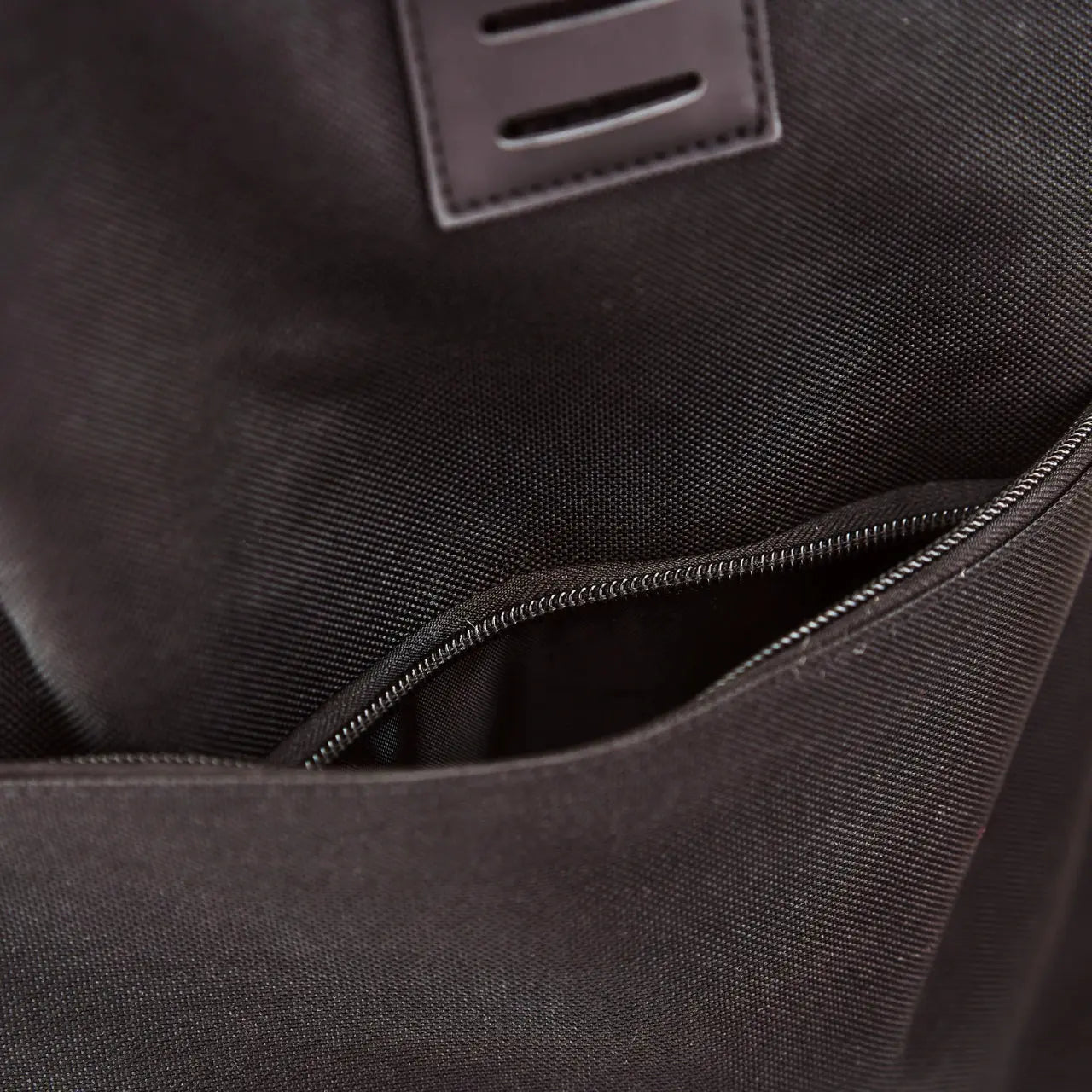 WINGS Zwijany plecak miejski 16L TROGON  BLACK TROGON COLLECTION