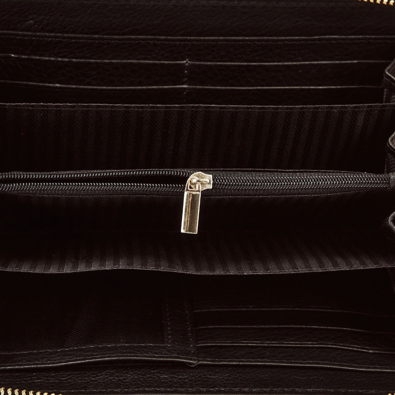 Damski portfel skórzany z paskiem na nadgarstek WINGS CROCO BLACK LEATHER COLLECTION