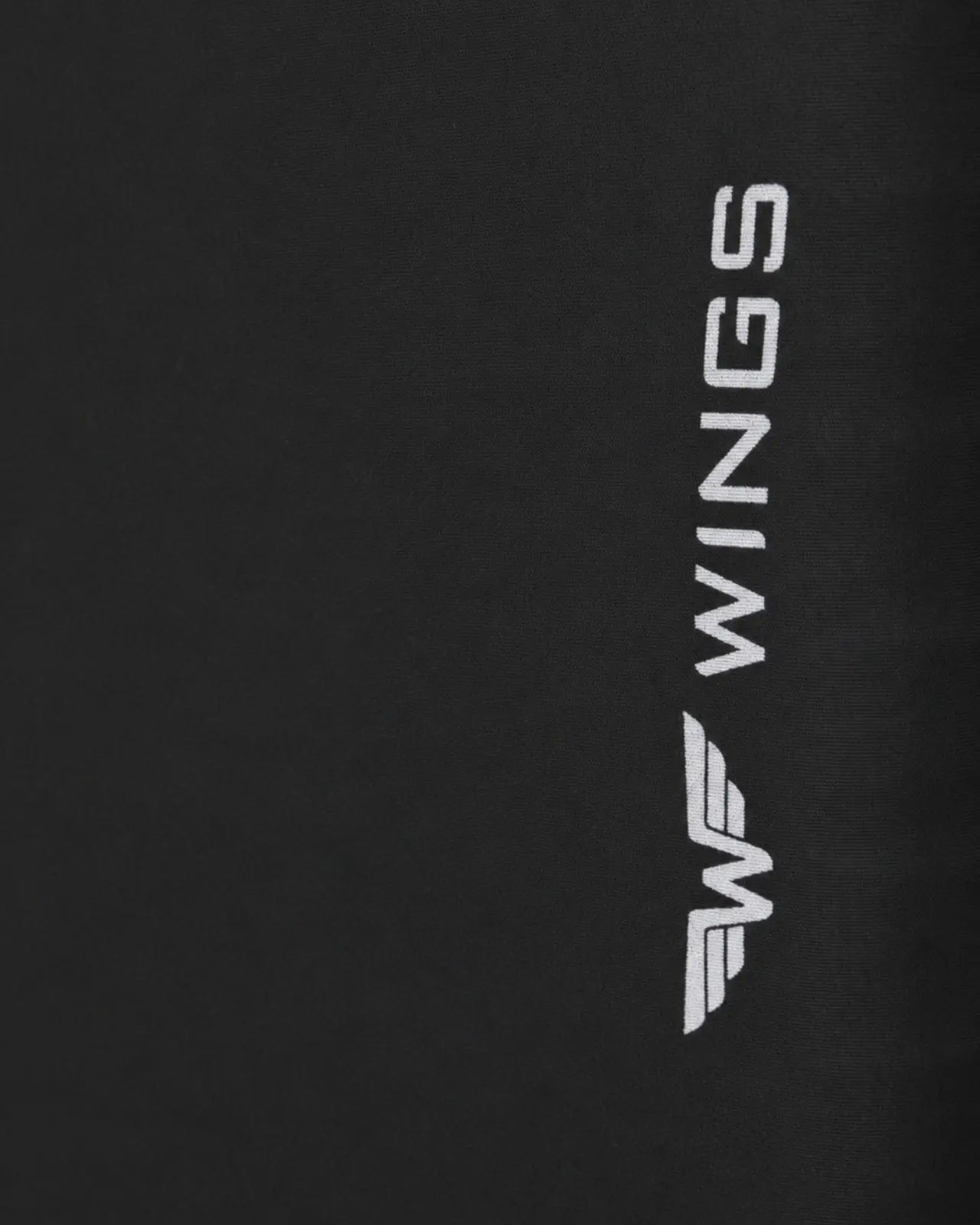 Pokrowiec na średnią walizkę 24" Wings BLACK TRAVEL MUST HAVE