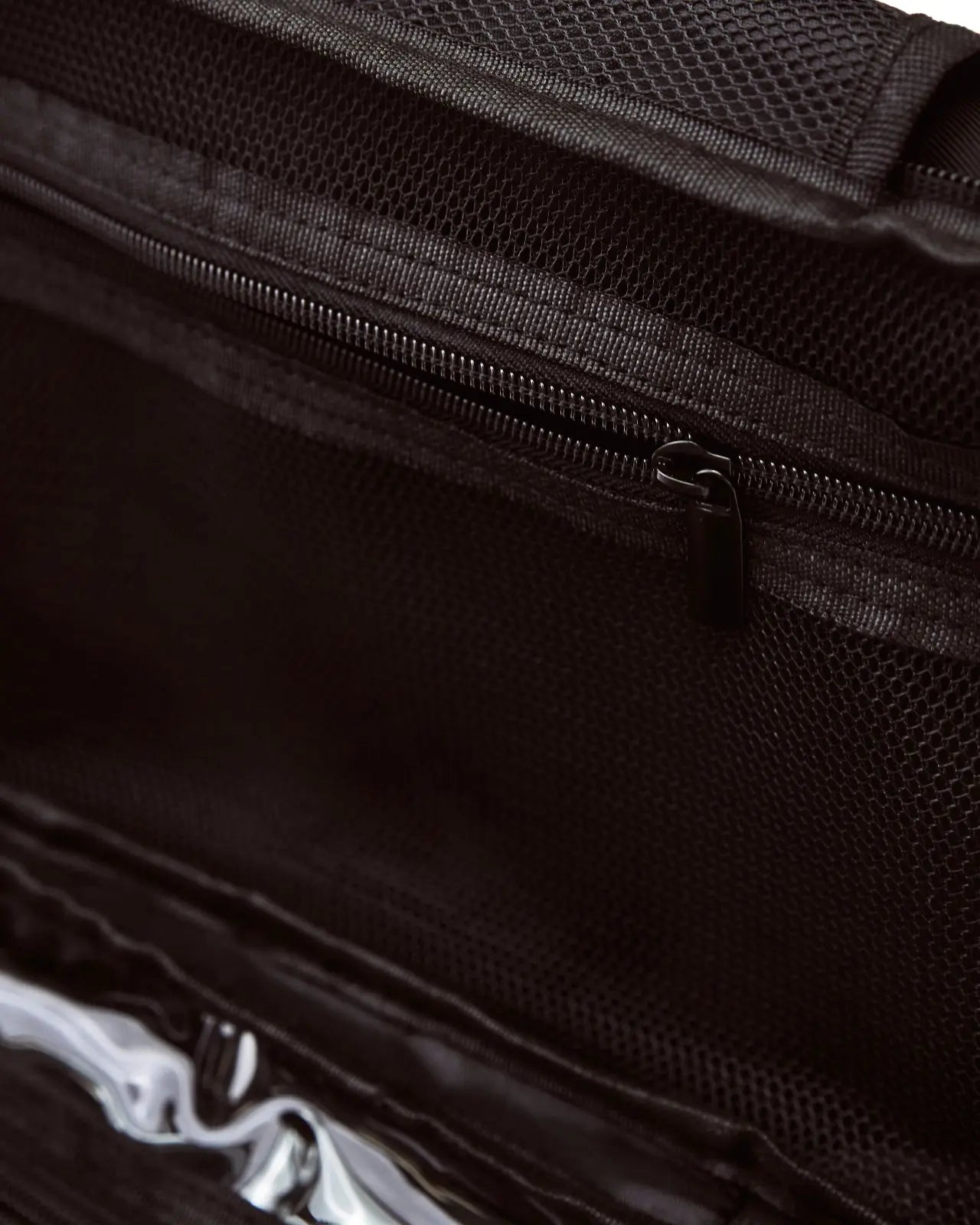 Składana kosmetyczka WINGS z wieszaczkiem BLACK TRAVEL MUST HAVE