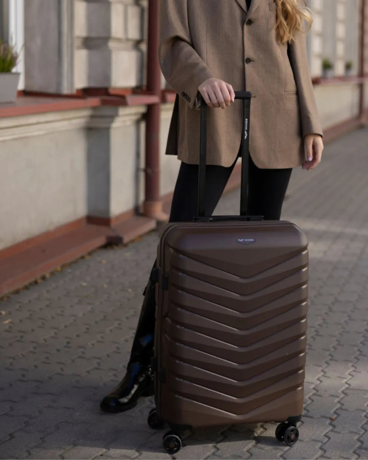 Walizka średnia Wings PHOENIX polipropylen 24" BROWN PHOENIX COLLECTION