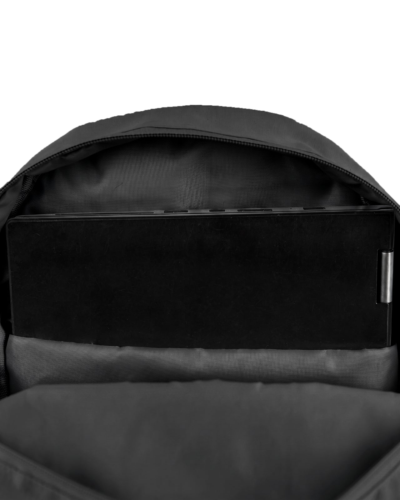 Malý batoh WINGS SOLENNE 12L na 14palcový notebook, městský, černý