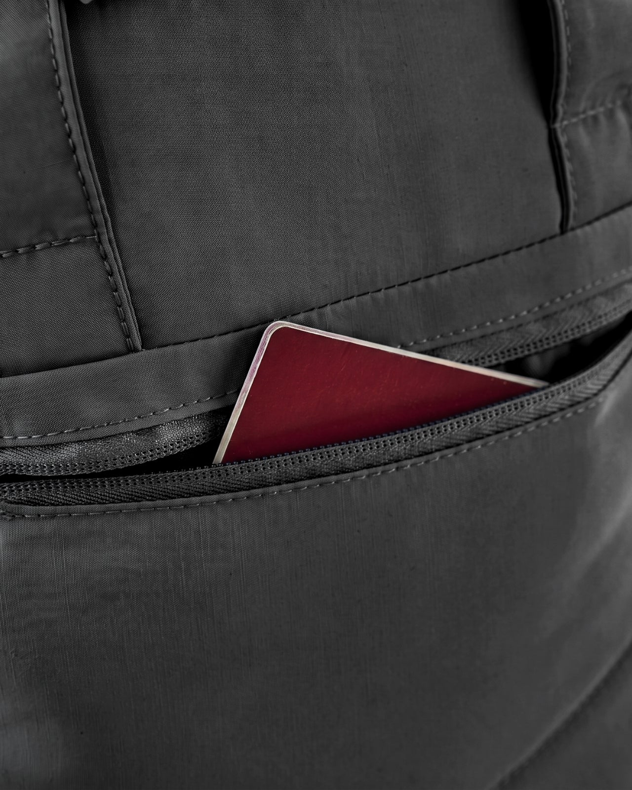Malý batoh WINGS SOLENNE 12L na 14palcový notebook, městský, černý