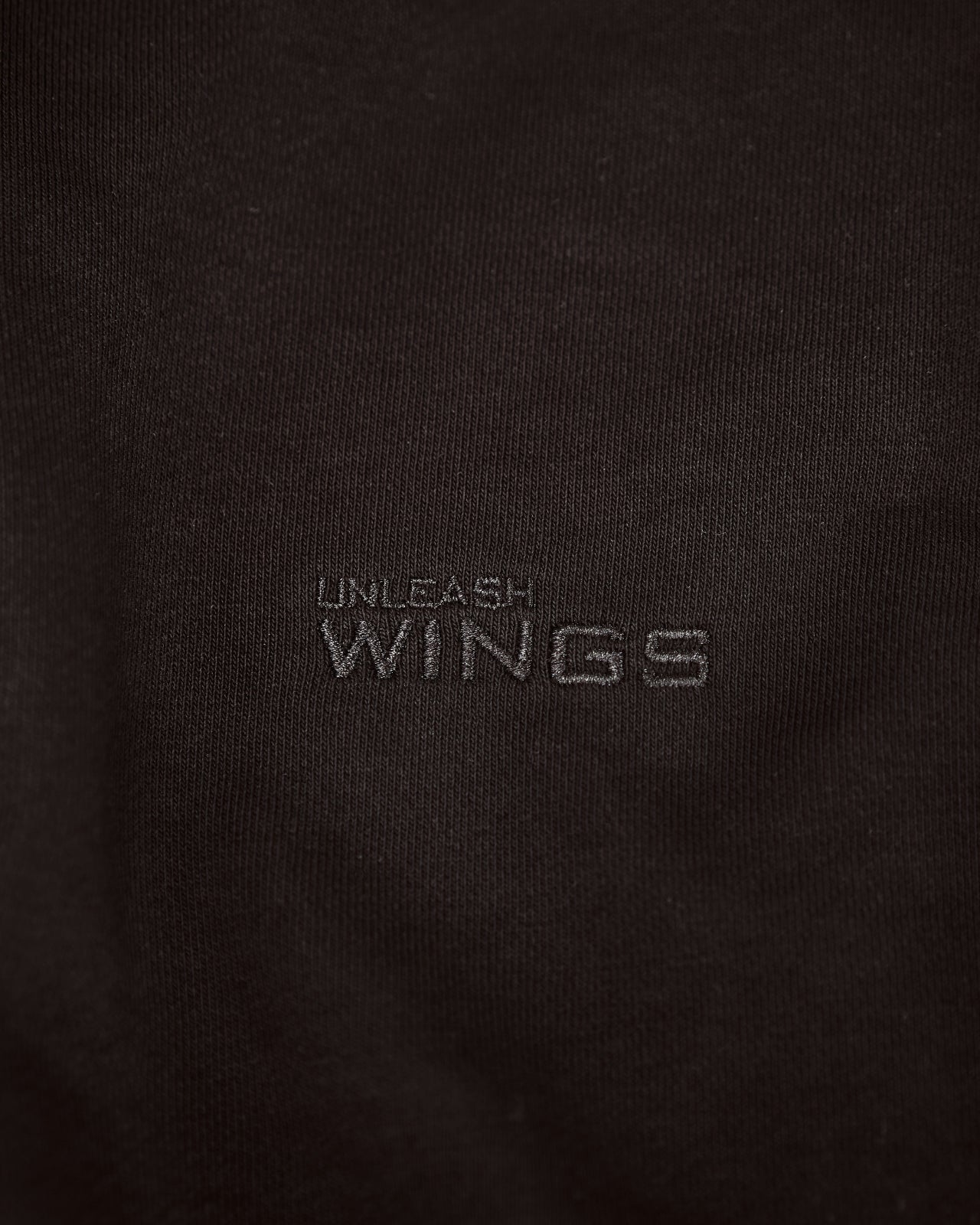 Naisten oversize-huppari UNLEASH WINGS MUSTA